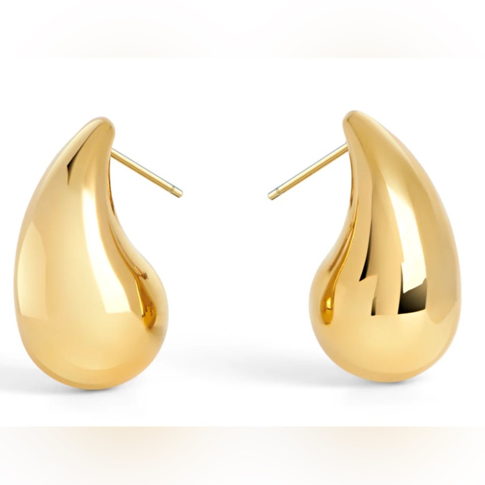 Chic Gold Teardrop Earrings